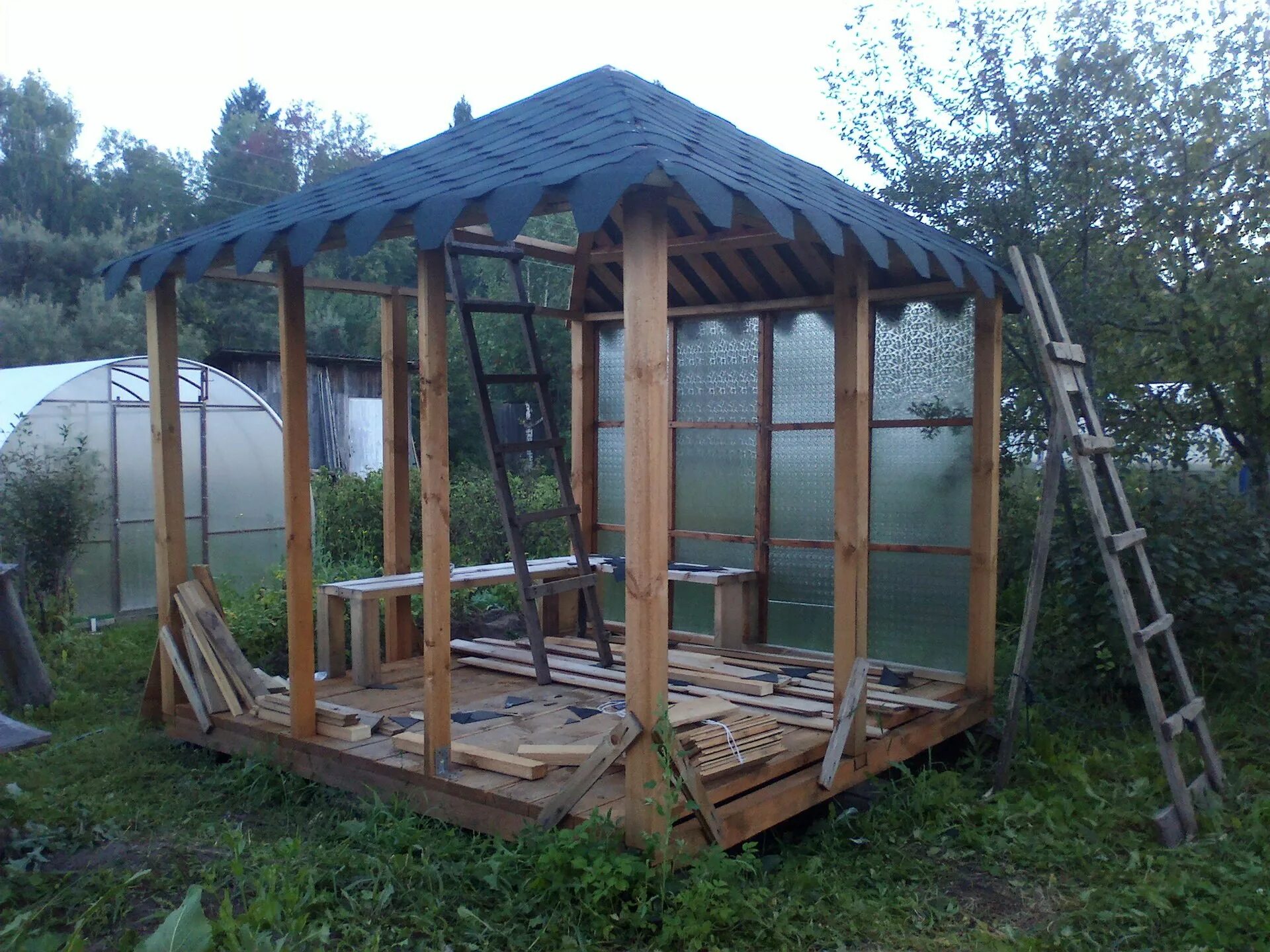 Как сделать бюджетную беседку