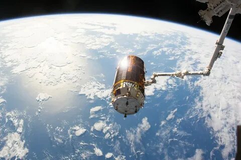 Космические аппараты на орбите земли