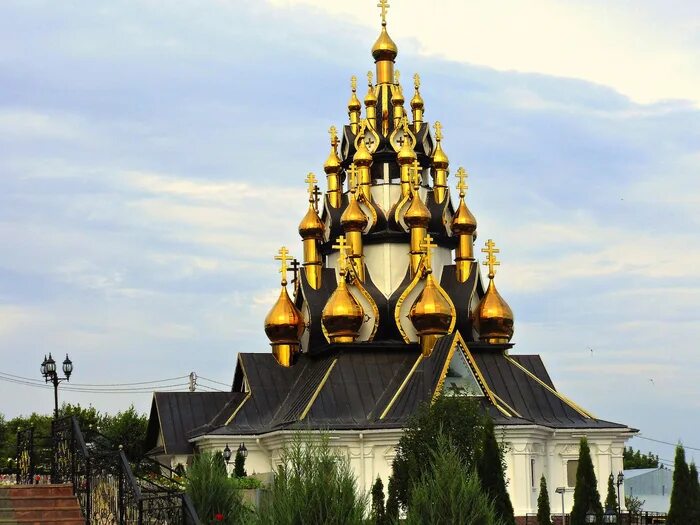 Храм в волгоградской области с 33 куполами. Храм 33 купола. Храм 33 купола. Храм 33 купола волгоградская область серафимович. Храм 33 купола.