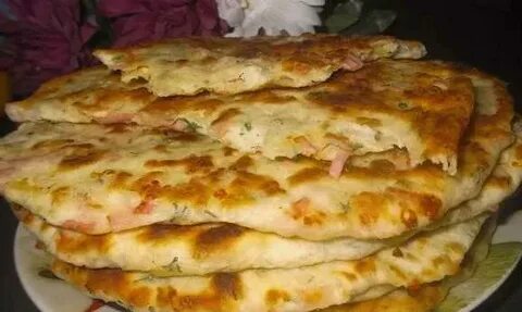 Лепешки на кефире с колбасой на сковороде