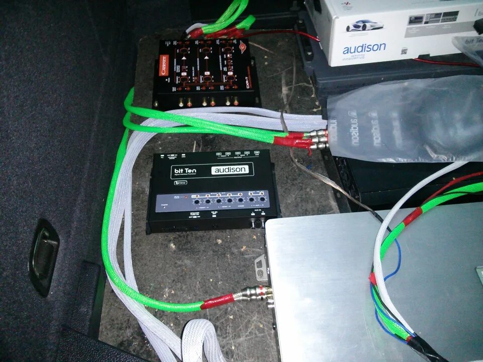 Подключение процессора. Audison bit ten в 3ролосную sq систему. подключение процессора к штатной магнитоле. подключение audison bit ten. разъем для bit ten.