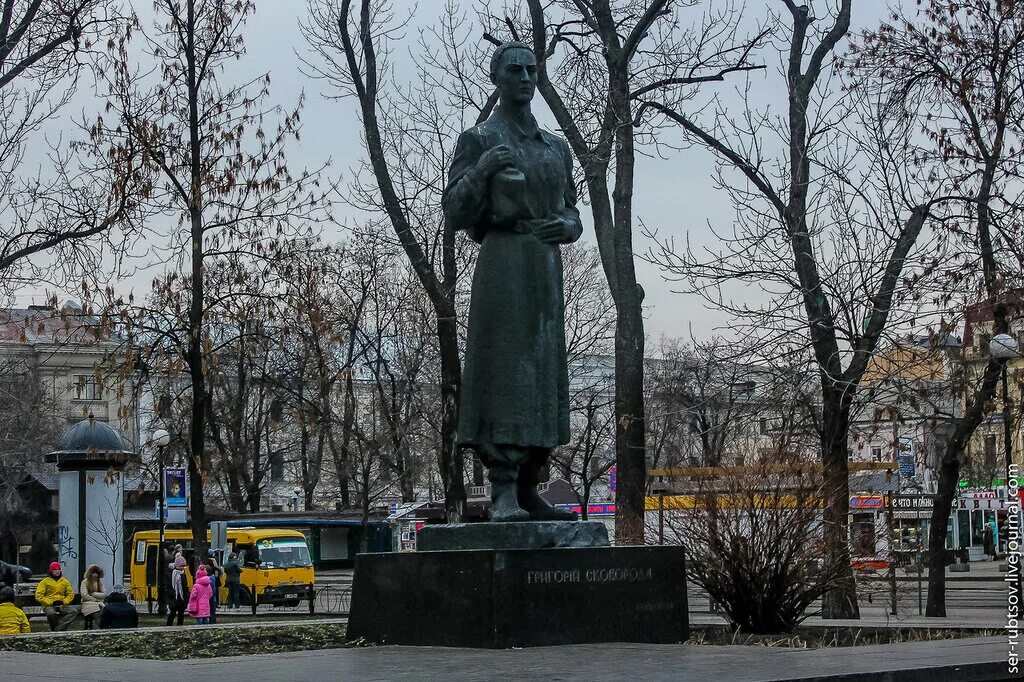 Памятник в Киеве. Кому ставят памятники в Украине. Памятник 84. Киев памятник Лисенко фото. Памятник в киеве александру