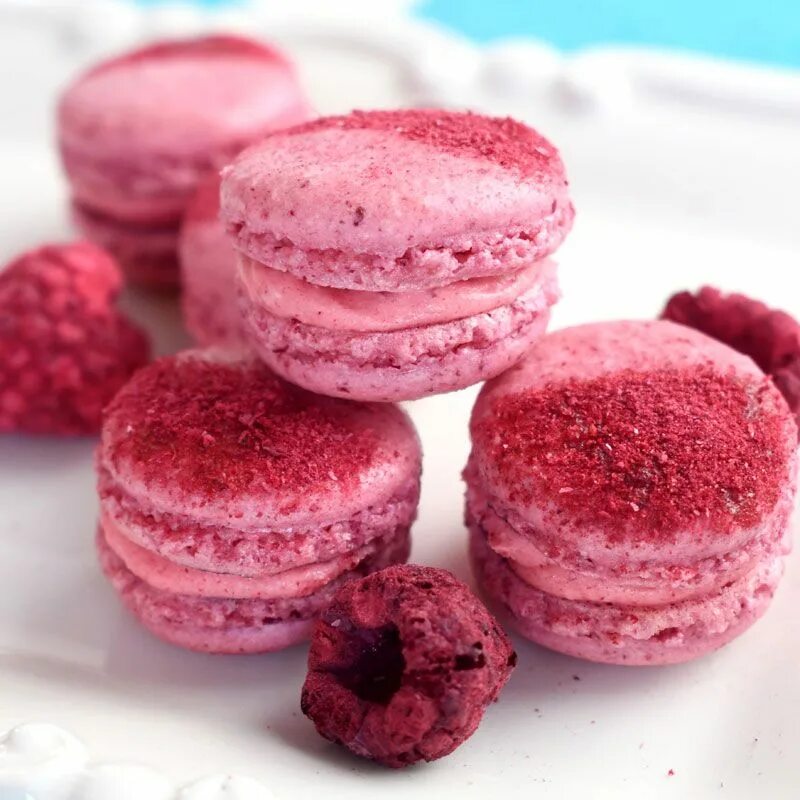 Малиновые печеньки. Печенье из песочного теста с повидлом. Печенье с повидлом посередине. Печеньки с малиной. Малиновое печенье.