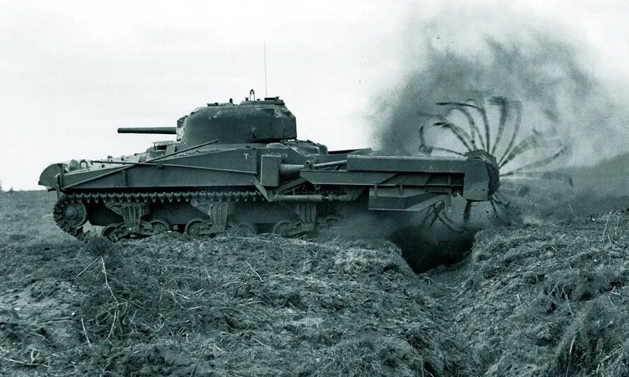 Минный тральщик шерман. Танк с цепями. Танк с цепями. Танковая цепь. Танковый турнир.