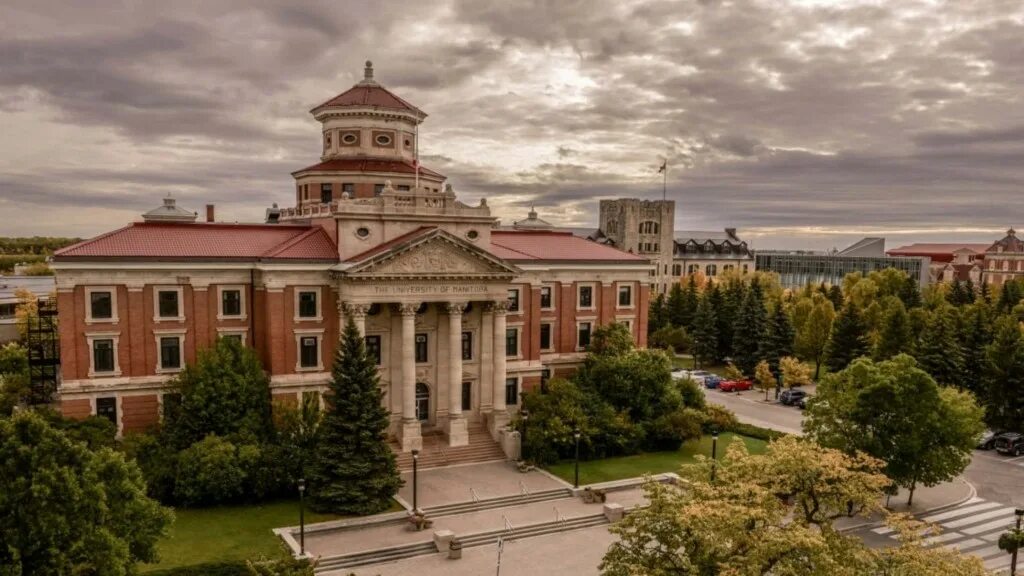 Вуз расположен