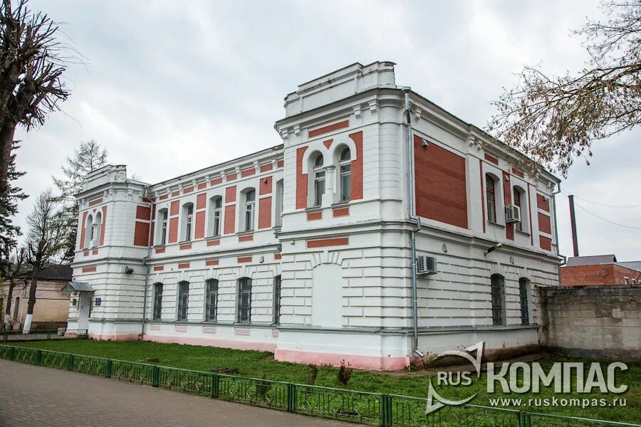 Таруса здание железнодорожного вокзала. Таруса казначейство. Таруса станция. Церковь Воскресения Христова (Таруса).