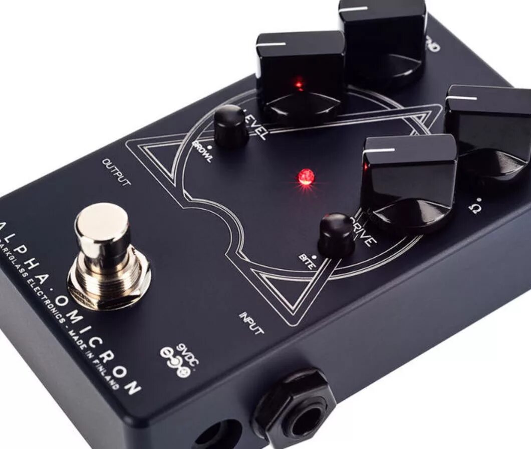 Педаль для бас гитары. Darkglass Alpha Omega Ultra. Darkglass Alpha omicron. Преамп Darkglass. Overdrive Distortion Fuzz Pedal.