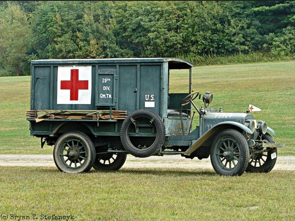 Автомобили первой мировой. Грузовик Renault 1914. Грузовики первой мировой войны. Машины первой мировой. Автомобили первой мировой войны.