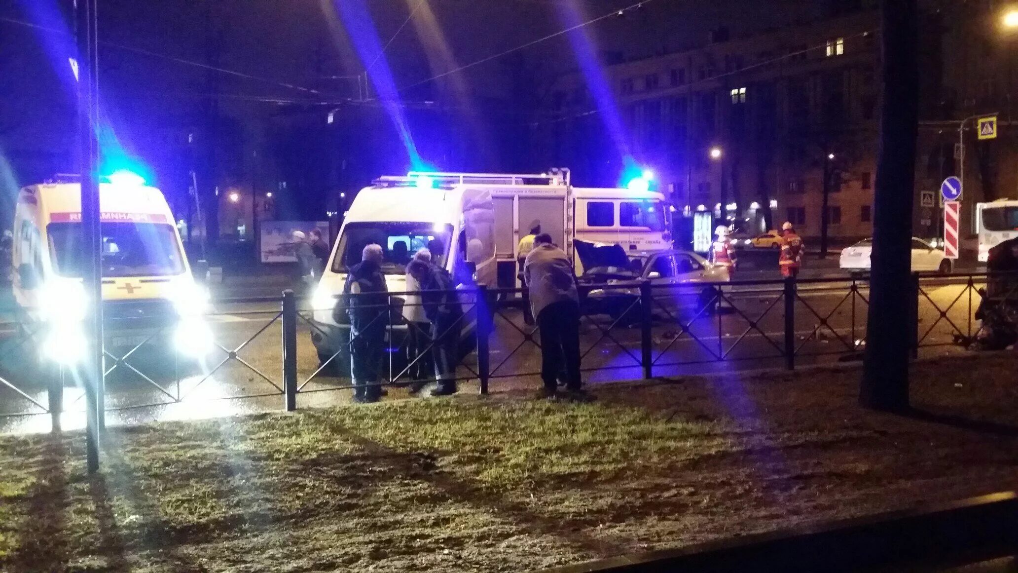 Что случилось сегодня ночью в санкт петербурге. Авария на стачек сегодня вечером. дтп с пожарной машиной спб. дтп на стачек сегодня вечером.