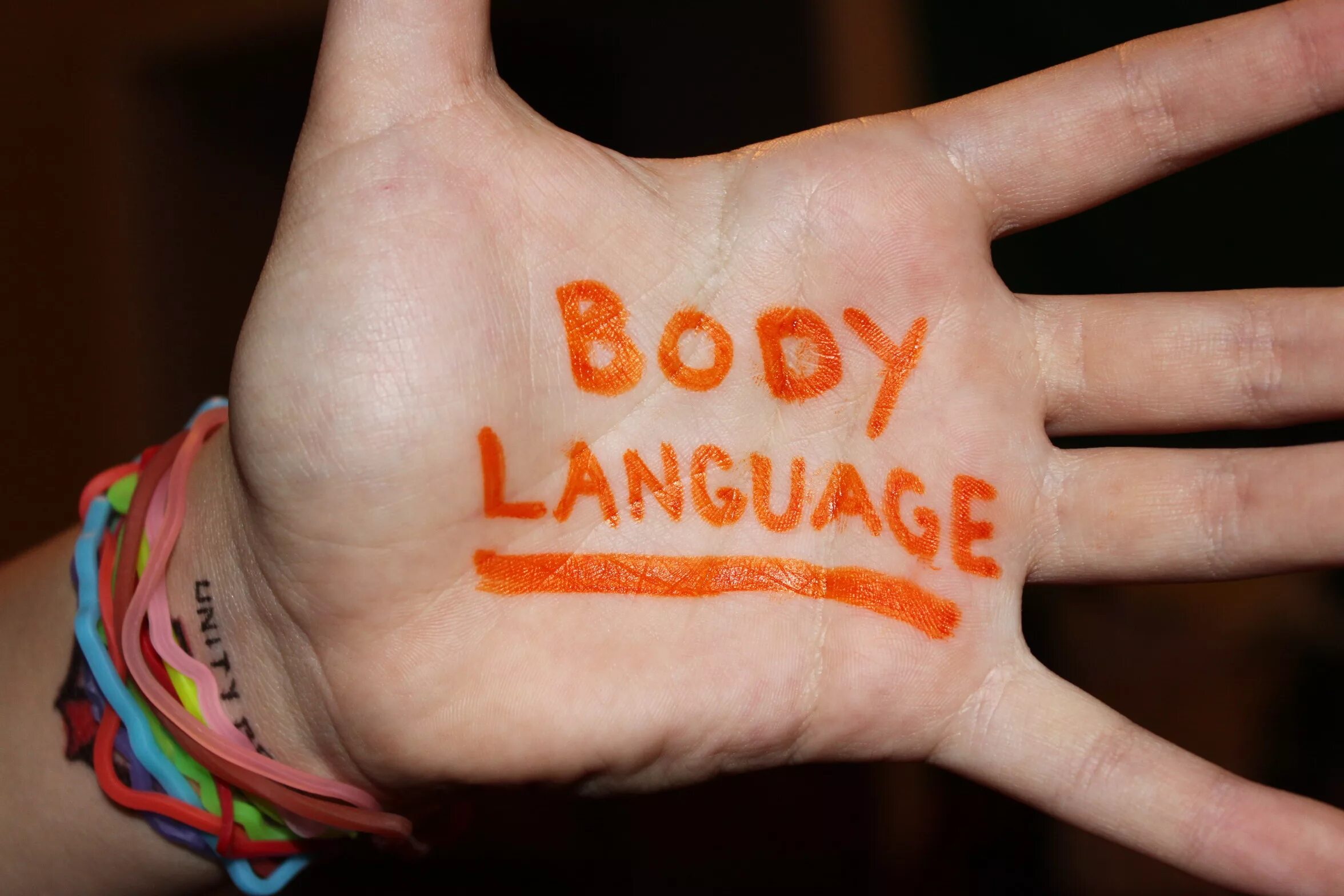 Body language. Body language надпись. Body language gestures. Body language in communication.