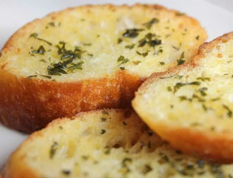 Кухня наизнанку сухари. Гренки из багета. гренки из батона в духовке. гренки из белого хлеба. сухарики из батона.