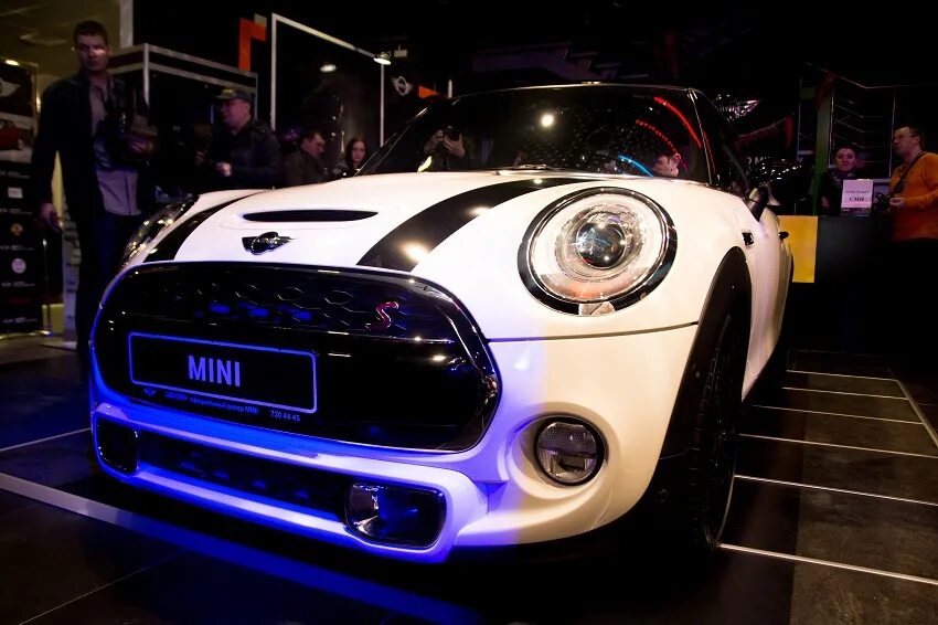 Auto events. Party mini cooper. event auto. auto event guy.