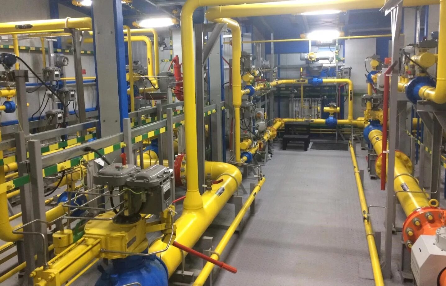 Газовая магистраль. Газораспределительная станция в селе газ. Газораспределительная станция грс нефтегазоборудование. Грс затон. Газопровод отвод.