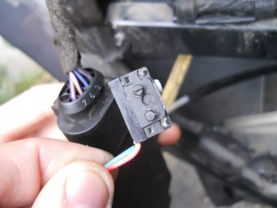 а6 с5 магнитола разъем. дооснащение круиз контролем ауди а6 с5. а6 с5 фишки. разъем магнитолы ауди а6 с5. разъем фары фольксваген пассат б5.