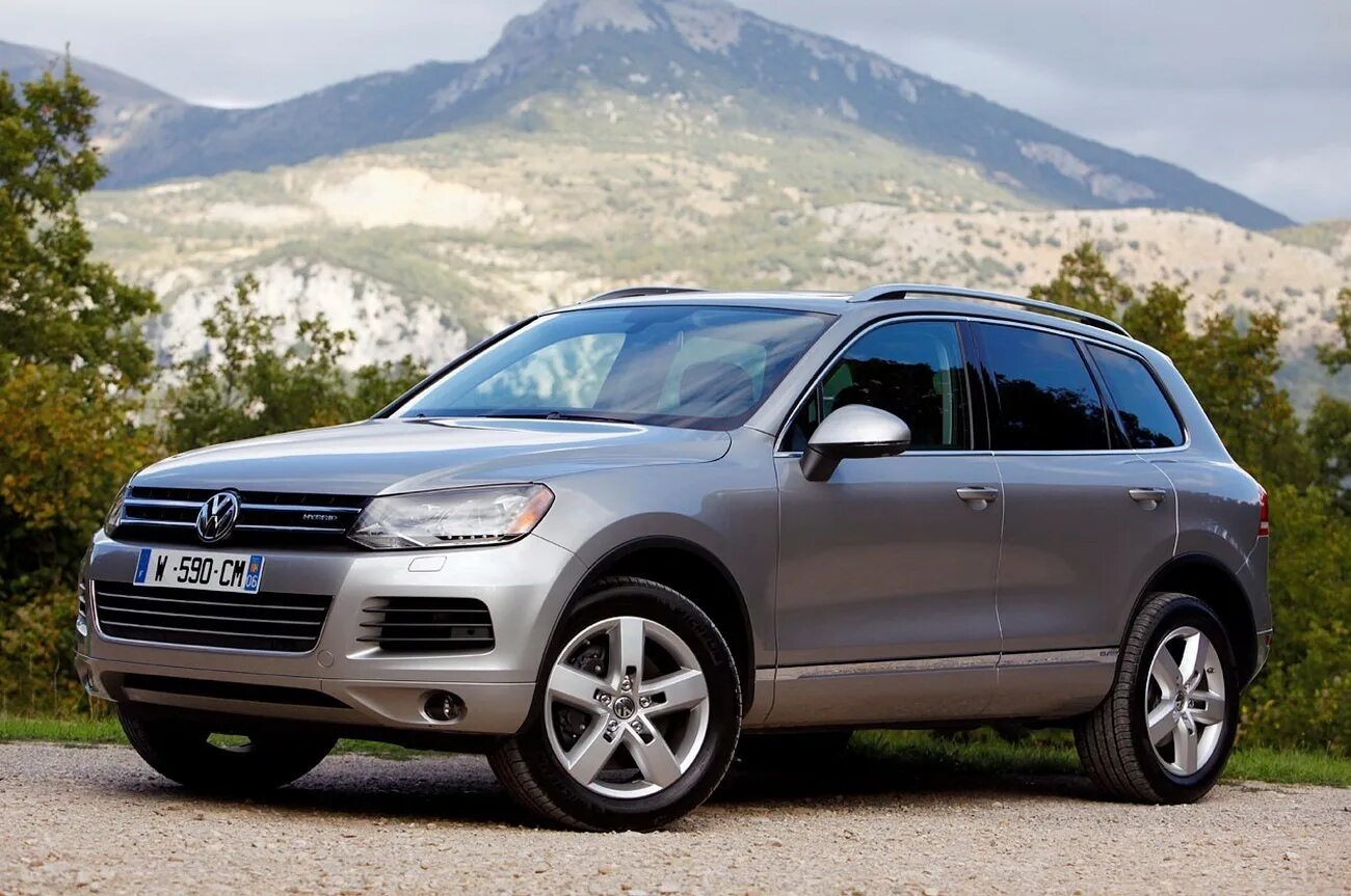 Volkswagen touareg 2011. Фольксваген Туарег гибрид. Фольксваген Туарег 2011 года. Volkswagen Touareg гибрид. Туарег 2012.