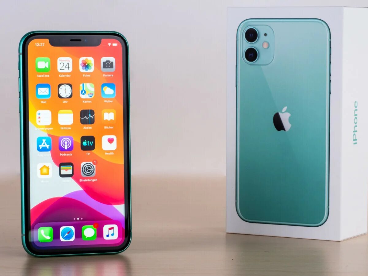 Днс айфон 11 мини. Айфон 11 экран. айфон 13 по годам. iphone 7 стоит ли покупать в 2025.