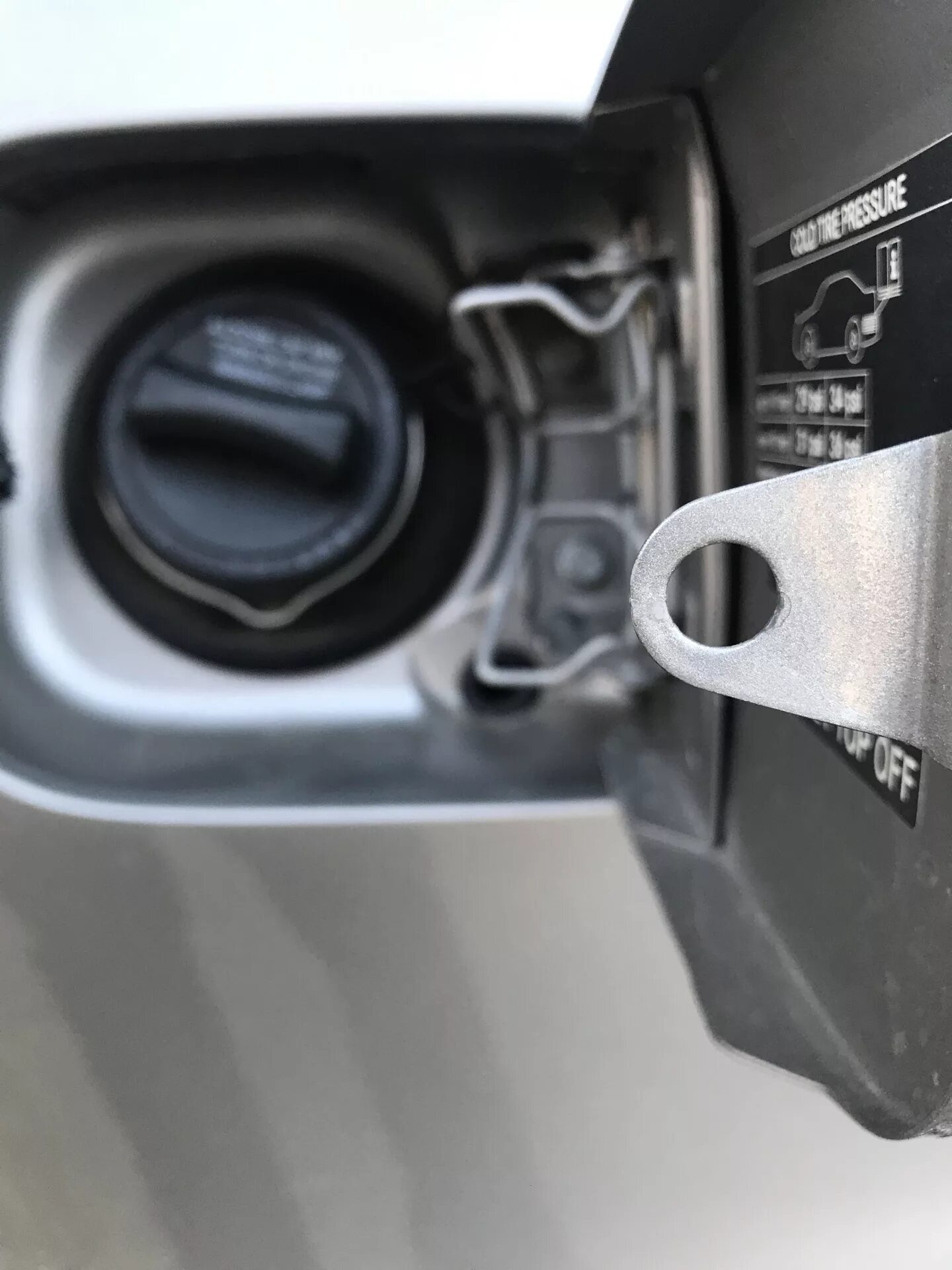 Как снять лючок мерседес Примерзла дверца лючка бензобака Skoda Octavia A5 Mk2, 1,8 л, 2012 года поломк