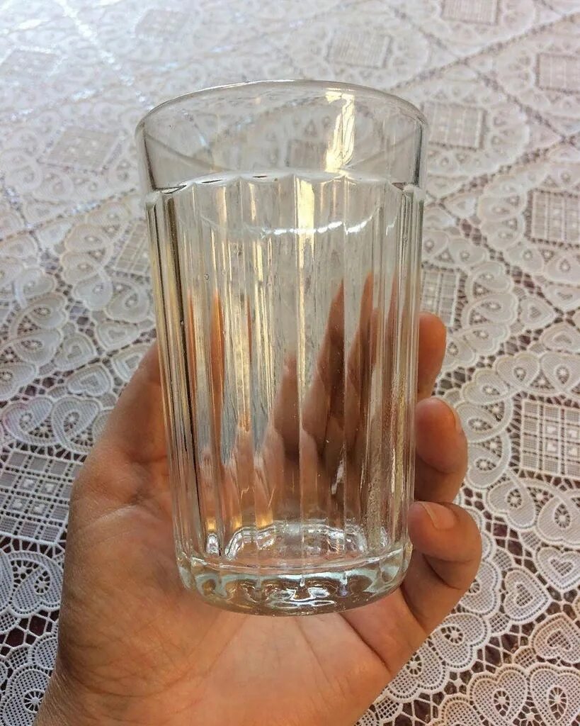 Стопка граненая ссср. Стакан граненый с пулей. Разбитый граненый стакан. Стаканчики граненые упали. Граненые стаканы 500.