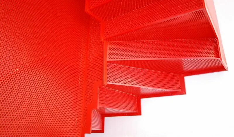 Red step. Лестница из перфорированного листа. Лестница с перфорацией. Перфорированный лист красный. Ступени из перфорированного листа.