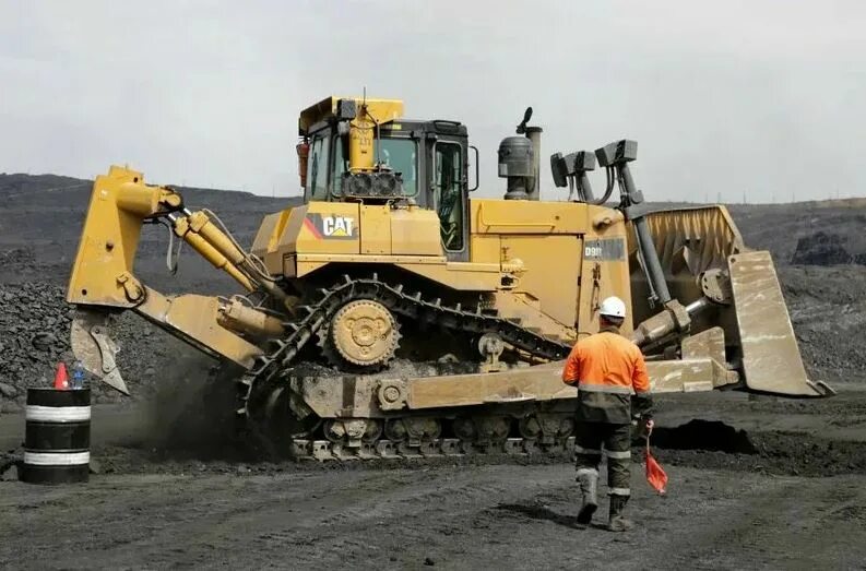 Машинист бульдозера вахтой от прямых. Машинист бульдозера caterpillar-d11т. машинист бульдозера сибагро. машинист бульдозера shantui. авм 355 бульдозер.