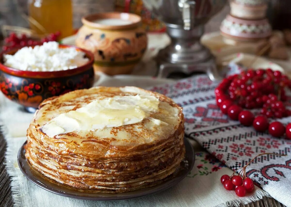 Масляна фото. Русская кухня. Блины традиционное русское блюдо. Традиционные блюда на Масленицу. Масленица. Блины.