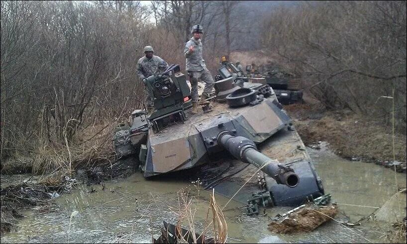 M1A1 Abrams stuck in the mud during exercise Aurora 17 in Sweden 2048x1365 Stuck