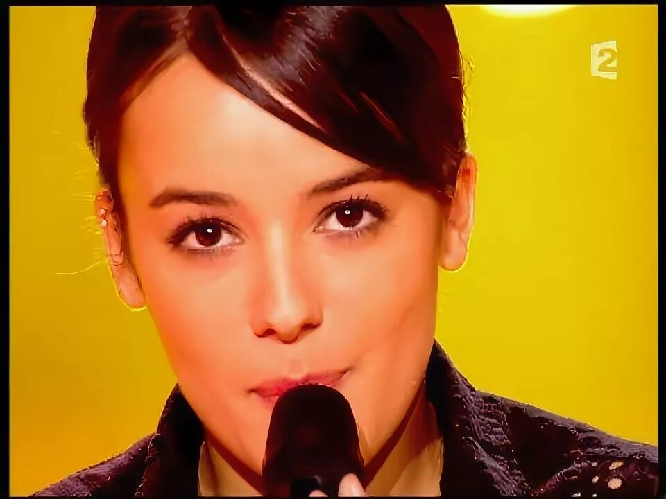 Ализе Бонита. Alizee Бонита. Alizee la Isla Bonita обложка. Alizee la Isla Bonita голи фото.