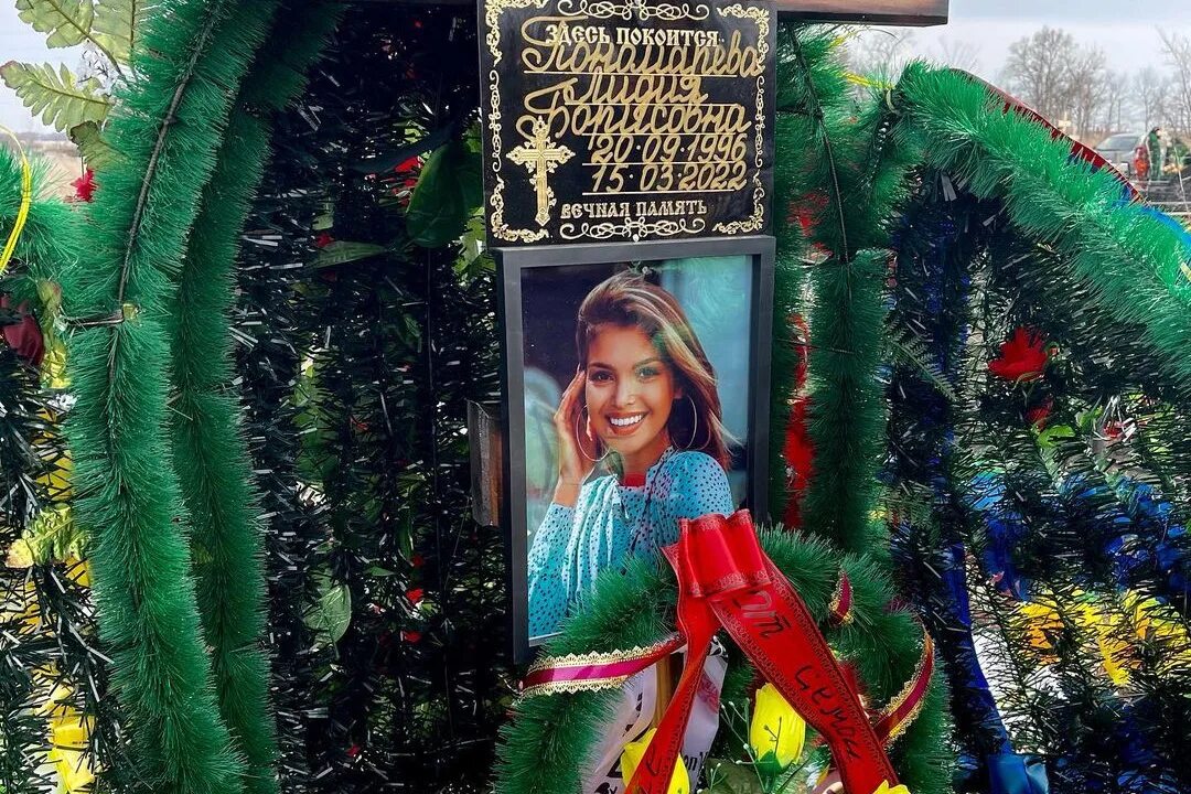 Прощание с девочками в волгограде. 22 апреля 2013 года в белгороде. Похороны семьи кулик погибших на крымском. Похороны погибших в белгороде. Пермь прощание с погибшими студентами.