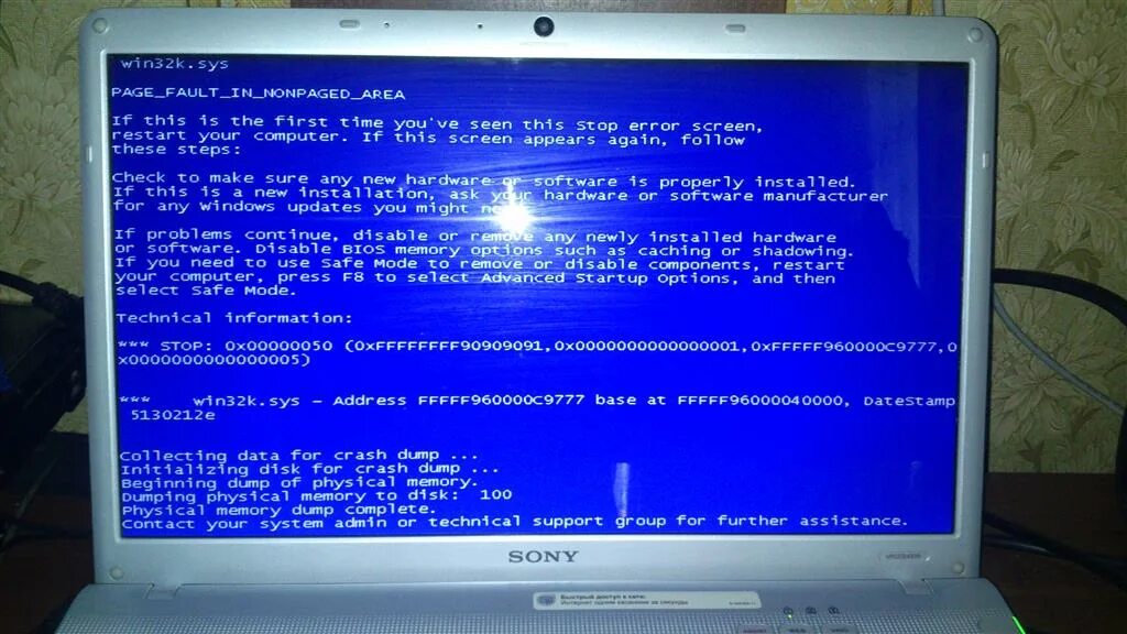 Синий экран win32. Синий экран телевизора. BSOD 0хс000000ed. Mac os синий экран. Ошибка page in nonpaged area