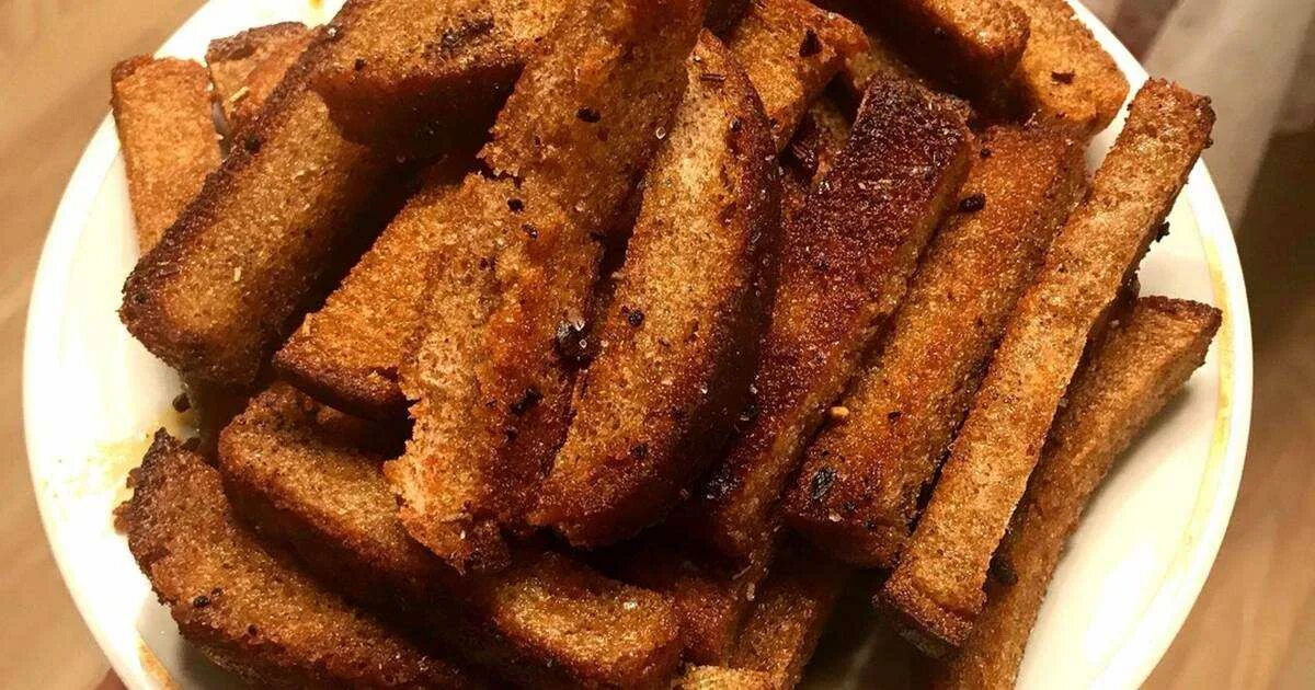 Рецепт белых гренок с чесноком. Гренки. Пивные гренки. Чесночные гренки