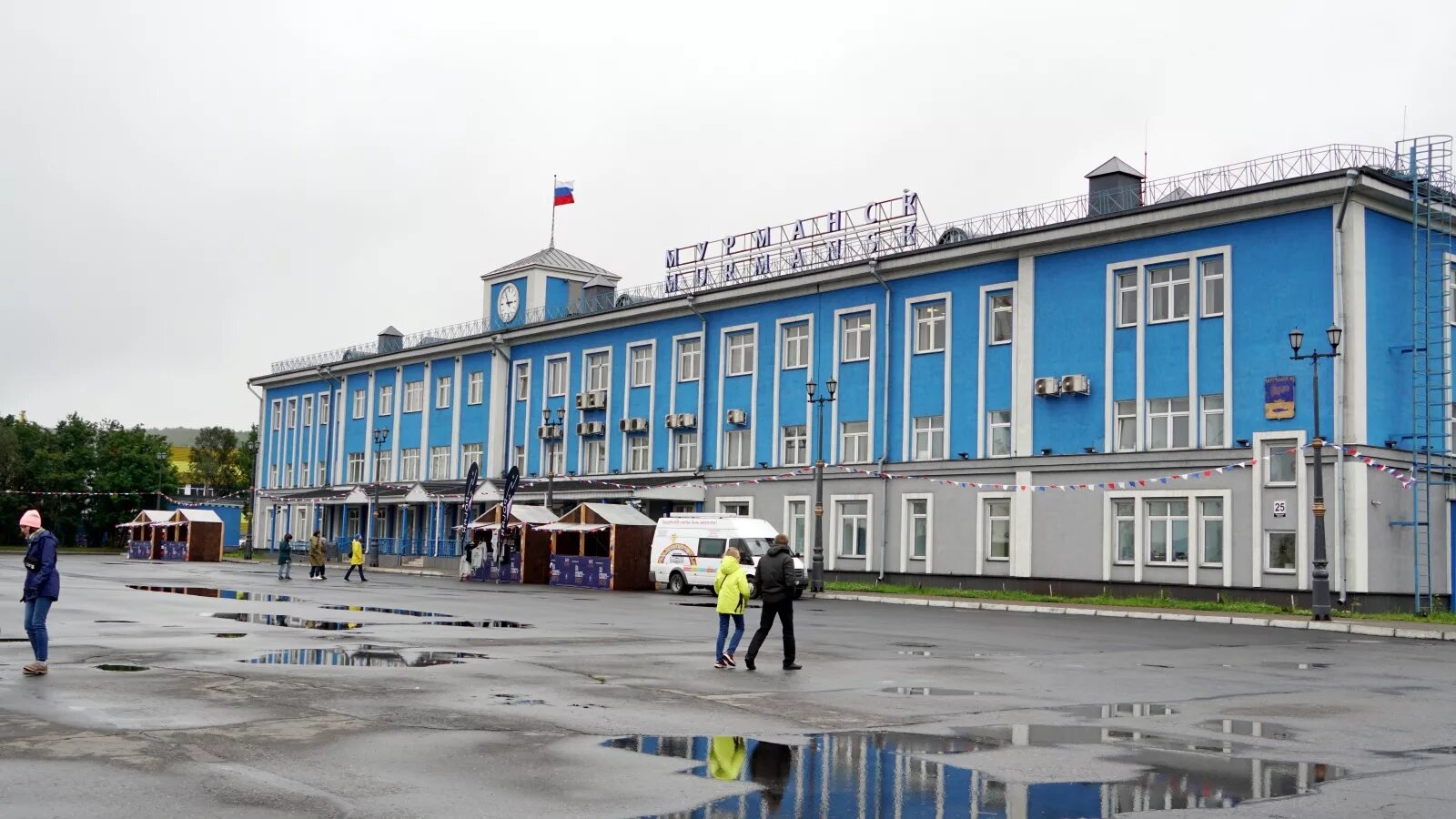 Работа вокзал мурманск. Морской вокзал Мурманск. Мурманск Речной вокзал. Морской вокзал Мурманск порт. Здание морского вокзала Мурманск.