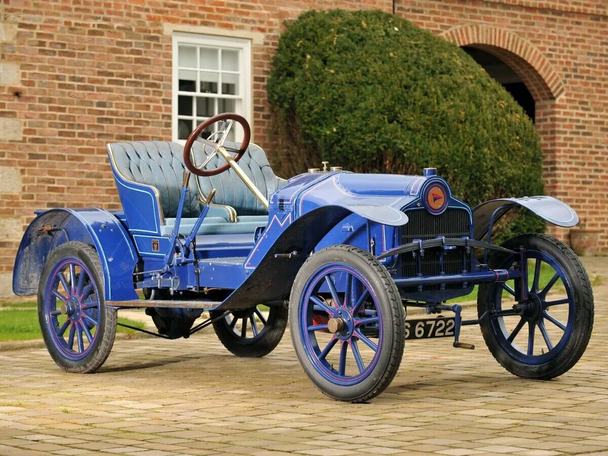 Марка 1 автомобиля в мире. Первый автомобиль 1806. Самая первая машина. Самый первый автомобиль. Первая бензиновая машина.