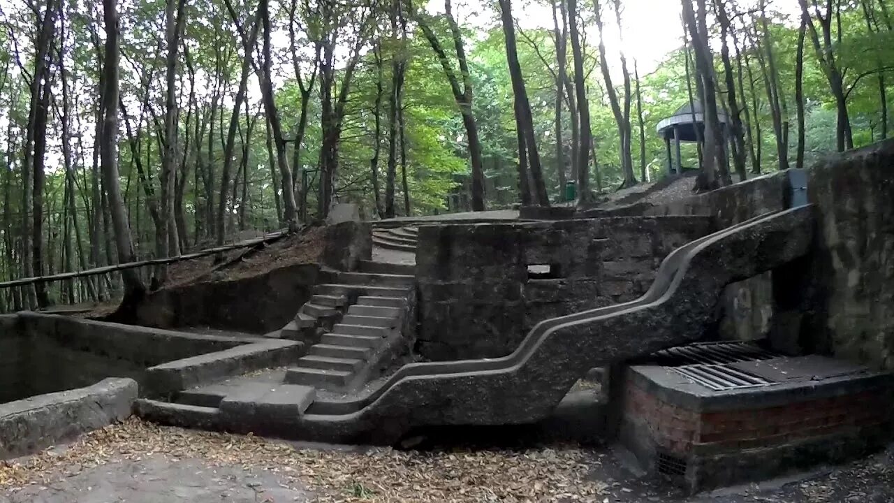 Вода холодный родник. Ставрополь Таманский лес холодный Родник. Холодные Родники в Таманском лесу. Холодные Родники с мостом. Холодные Родники в Ставрополе в Таманском лесу.