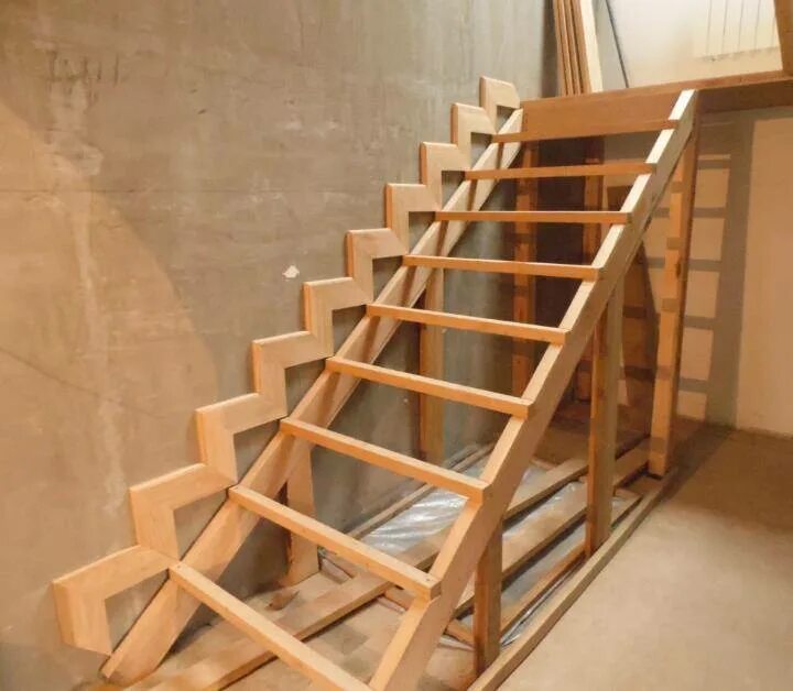 Каркас деревянной лестницы. Лестница деревянная на второй. Конструкция деревянной лестницы. Лестница деревянная на второй этаж. Построить лестницу своими руками