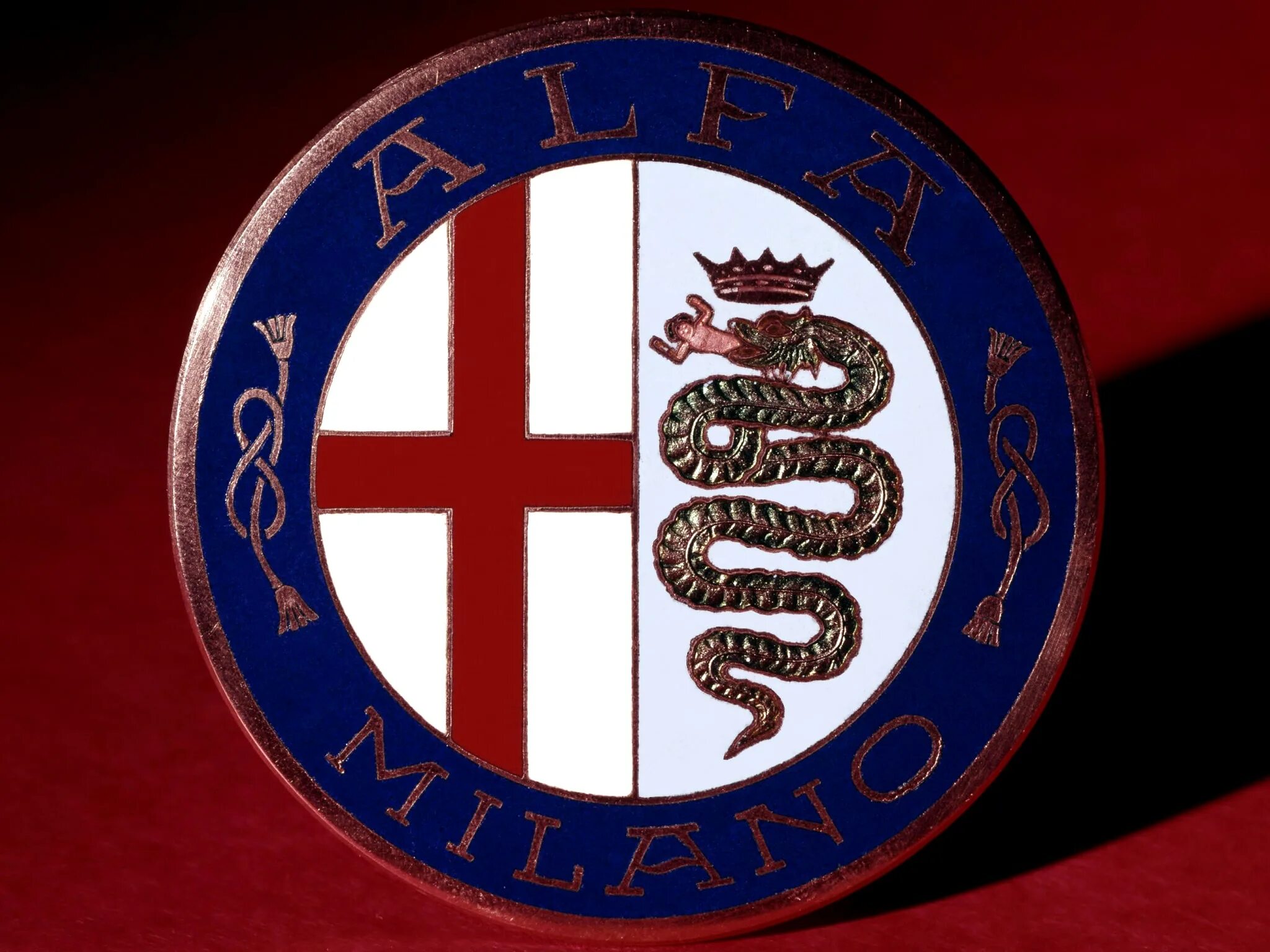 Знак альфа ромео. Alfa Romeo марка. Альфа Ромео эмблема. Значок марки Альфа Ромео. Знак альфараме Альфа Ромео.