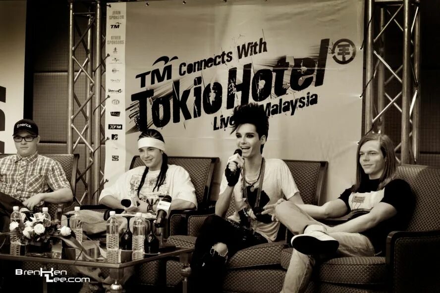 Hey you tokio. Tokio hotel automatic. токио хотел интервью с русскими субтитрами 2008. tokio hotel noise.