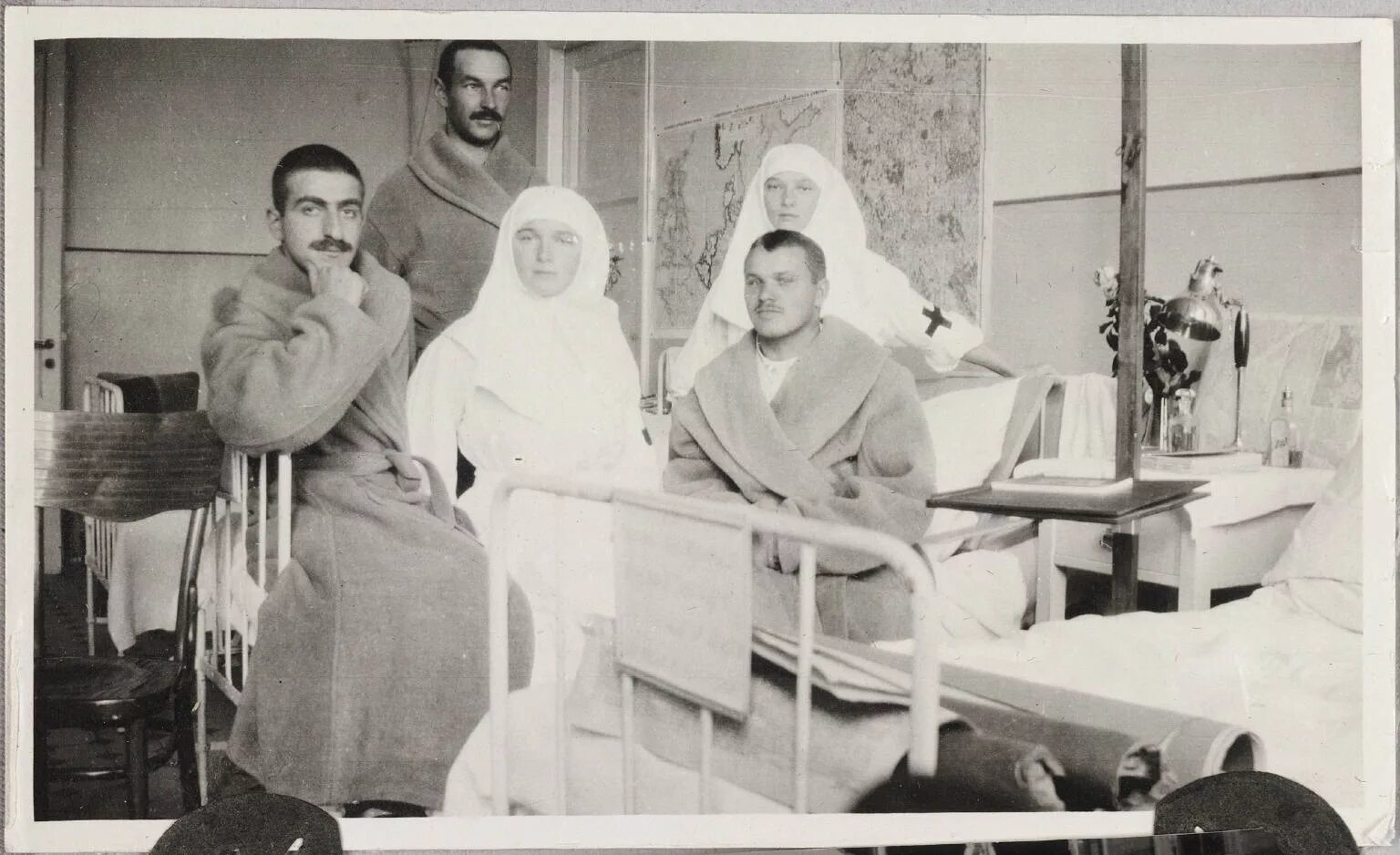Богородица в госпитале. Великая княжна ольга николаевна сестра милосердия. великие княжны романовы в госпитале. княжны романовы сестры милосердия. александра федоровна романова госпиталь.