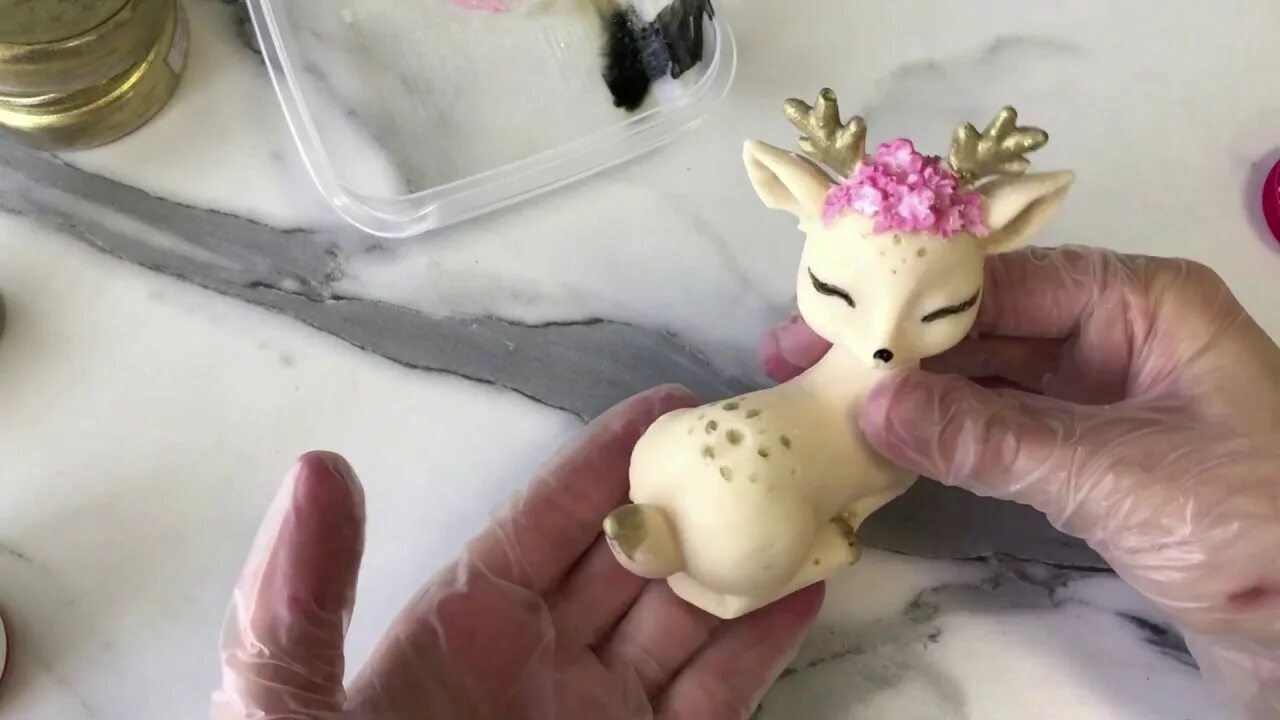 Как раскрасить шоколадную фигурку. Олененок из шоколада мастер класс. раскрашиваем шоколадную фигурку. покрасить шоколадную фигурку. раскрасить шоколадную фигурку.