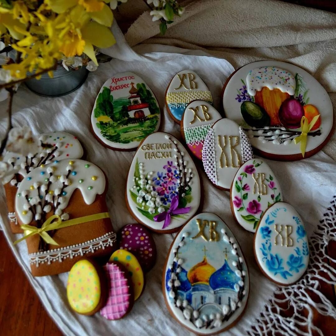 Имбирная пасха. Пасхальные куличи с имбирными пряниками. Имбирная пасха. Декор пряников на пасху. Пряник пасхальный кулич.