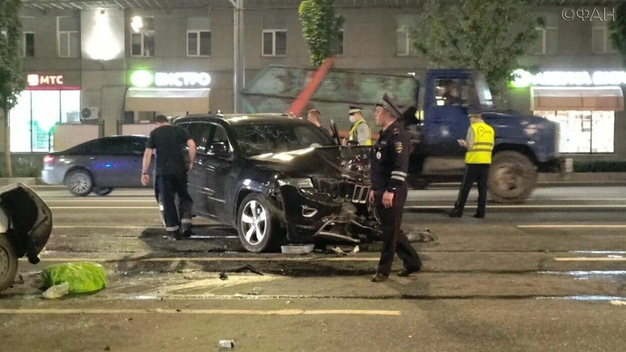 Попала в аварию после которой. Автомобиль Михаила Ефремова. Авария в Москве актер Ефремов.