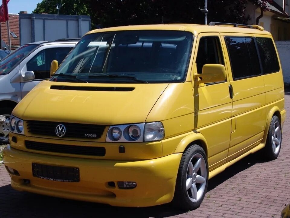 Фольксваген т4 1.9 дизель купить. VW t4 Tuning. VW Transporter t4 Tuning. Тюнингованный Фольксваген Транспортер т4. Volkswagen Transporter t4 желтый.