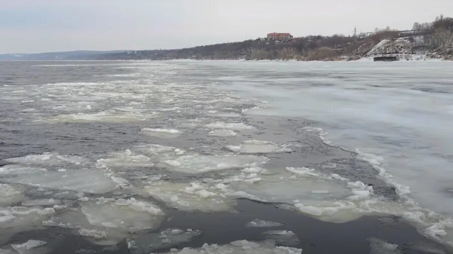 Ледоход в самаре. Ледоход в Самаре 2022. Ледоход на Волге Самара. Ледоход на Волге в Самаре 2023 год. Волга вскрылась Нижнем Новгороде.