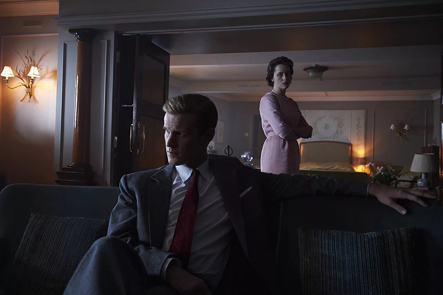 Crown с английскими субтитрами. The crown сериал постер. The crown season 3. Королева нетфликс. Клэр фой елизавета.