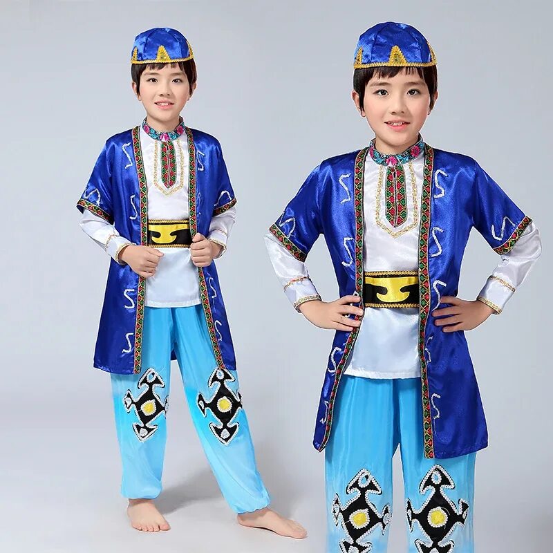 Мальчик в уйгурском костюме. Уйгурский костюм. Костюм узбекского мальчика. Казахский костюм для мальчика. Казахские костюм детский