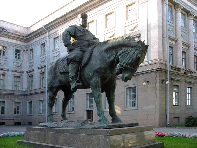 Памятник александру 3 год. Памятник Александру 3 в Петербурге. Памятник Александру III В Петербурге (1909, бронза).. Трубецкой (памятник Александру III В Петербурге). Паоло Трубецкой памятник Александру 3.