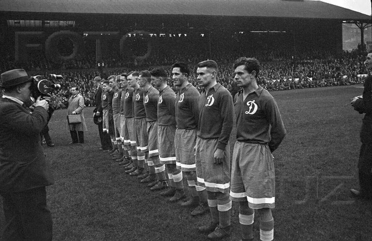 Динамо в великобритании 1945. Динамо москва в англии 1945 год. Москва динамо 1945 в великобритании. Команда динамо 1945. Динамо москва 1946 год.