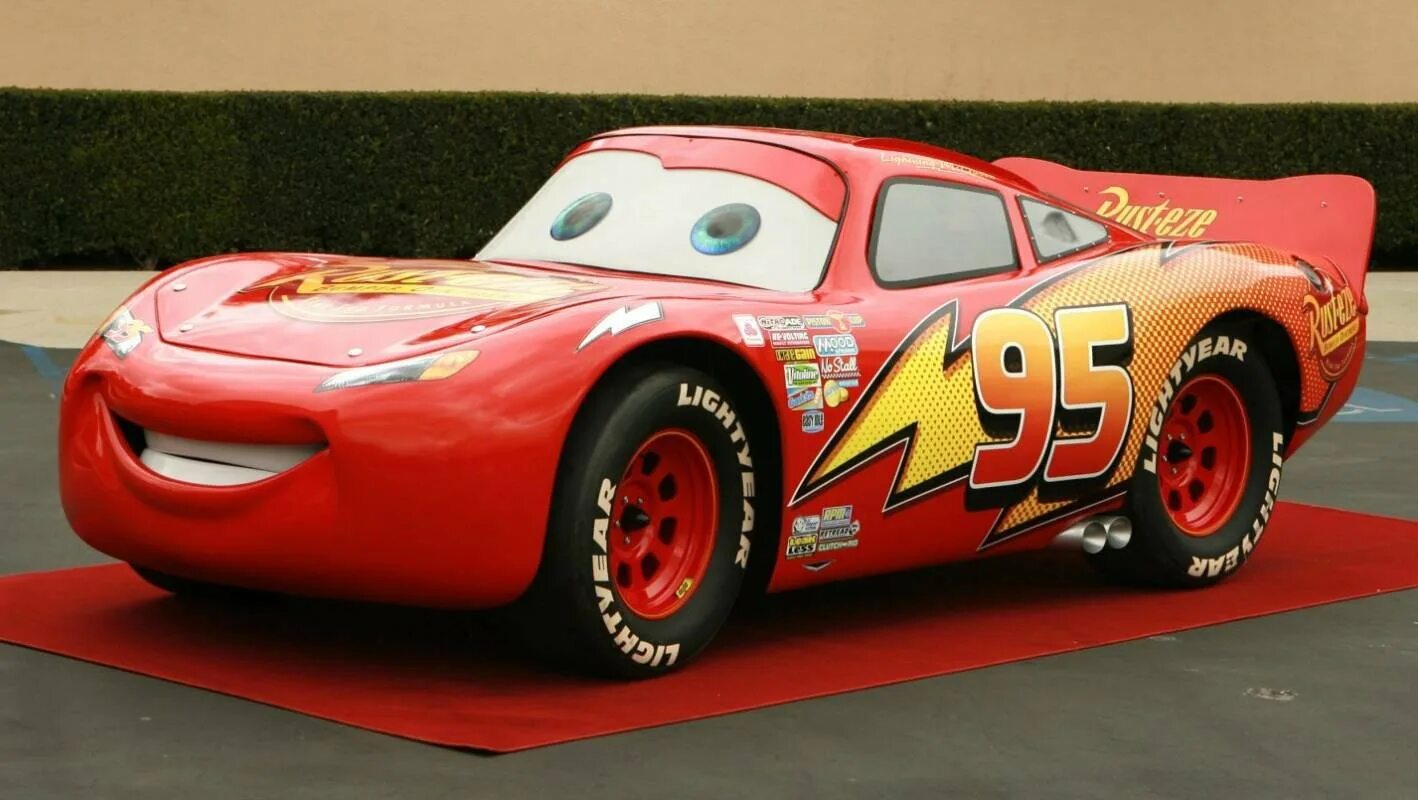 Сколько молния маквин. Молния Маккуин. MCQUEEN молния Маккуин. Молния Маккуин 57. Cars Lightning MCQUEEN.