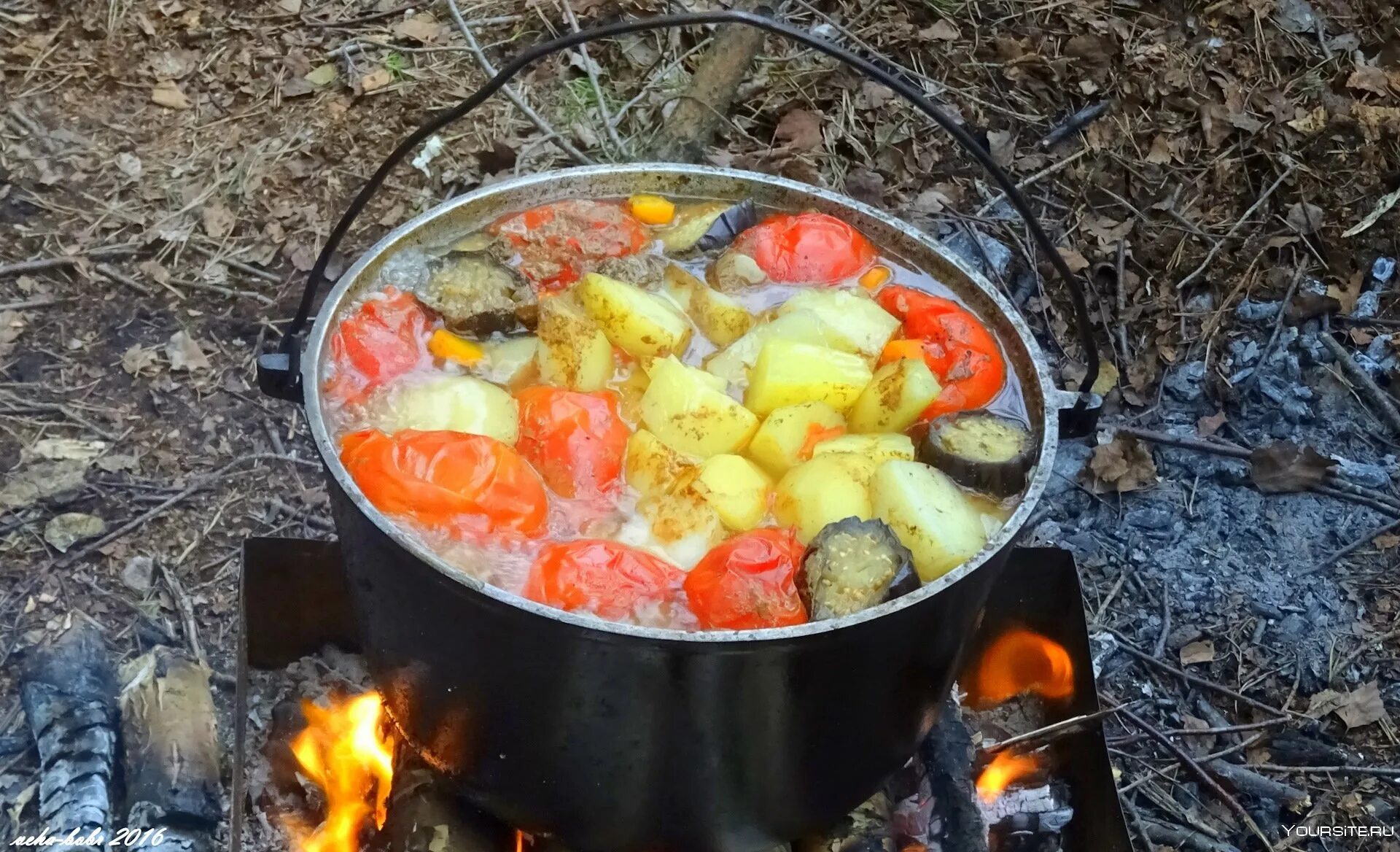 Шулюм в казане рецепт. Шулюм на костре в казане. Шулюм шулюм Кондратьев. Шулюм булюм. Шурпа шулюм.