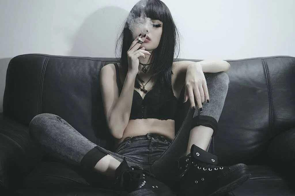 Сабина рагимова. Дерзкая девушка на аву. Грубая девочка-подросток. Кендалл дженнер фото. Кара делевинь гранж.