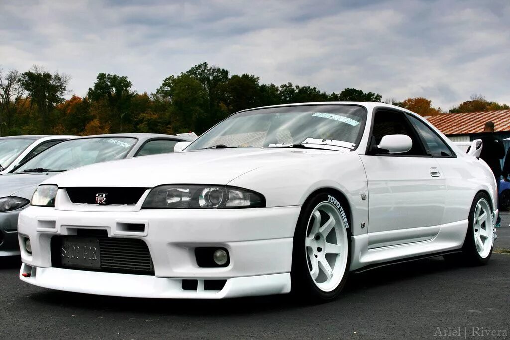 Обвес скайлайн 33 седан. Nissan skyline 33. Nissan skyline r33. Ниссан 33 кузов. Скайлайн 33 кузов.